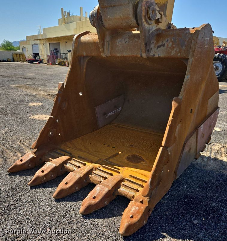 image for item EC1073 2017 Caterpillar 374F L excavator