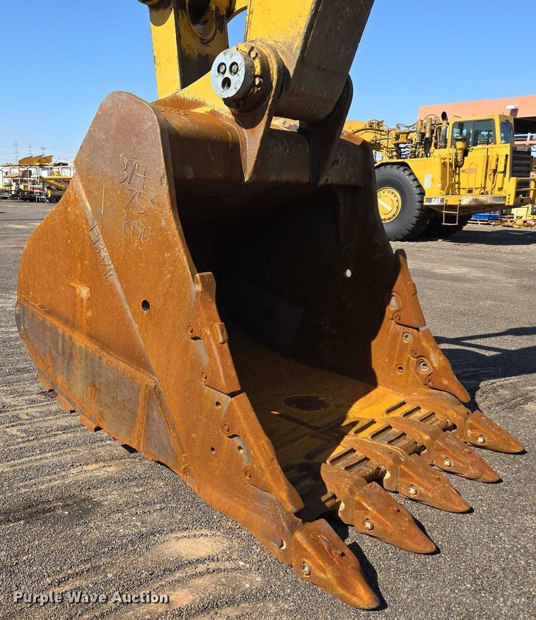 image for item EC1073 2017 Caterpillar 374F L excavator