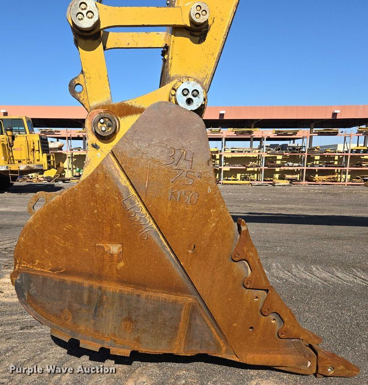 image for item EC1073 2017 Caterpillar 374F L excavator
