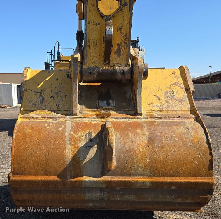 image for item EC1073 2017 Caterpillar 374F L excavator