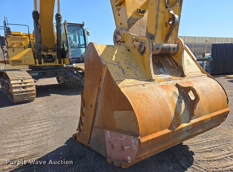 image for item EC1073 2017 Caterpillar 374F L excavator