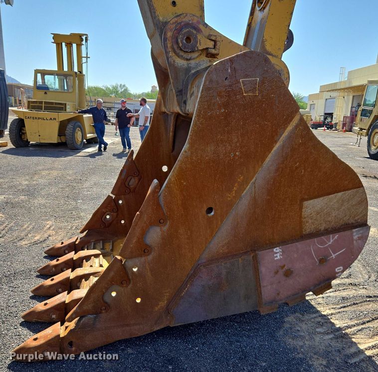 image for item EC1073 2017 Caterpillar 374F L excavator