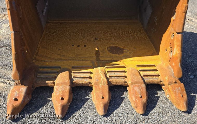 image for item EC1073 2017 Caterpillar 374F L excavator