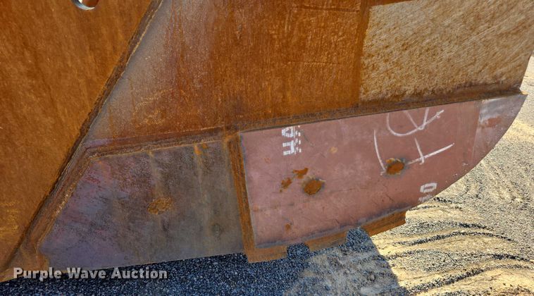 image for item EC1073 2017 Caterpillar 374F L excavator