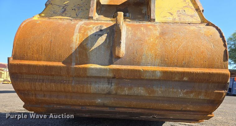 image for item EC1073 2017 Caterpillar 374F L excavator