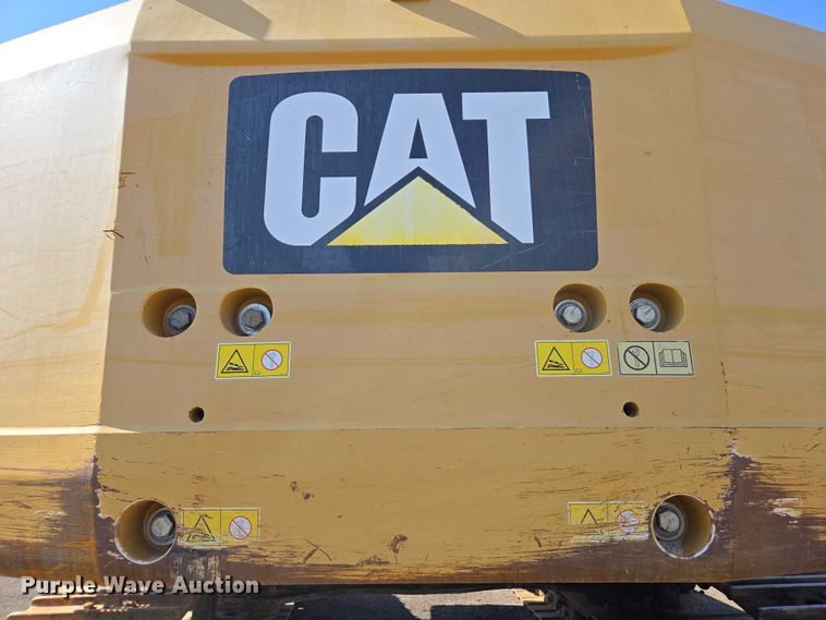 image for item EC1073 2017 Caterpillar 374F L excavator