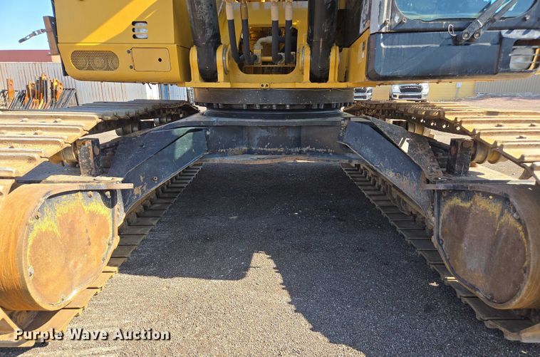 image for item EC1073 2017 Caterpillar 374F L excavator