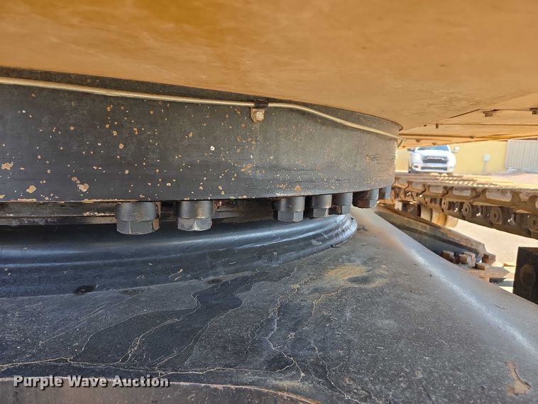 image for item EC1073 2017 Caterpillar 374F L excavator