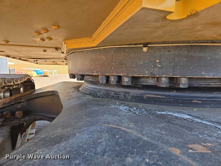 image for item EC1073 2017 Caterpillar 374F L excavator