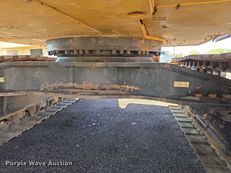 image for item EC1073 2017 Caterpillar 374F L excavator