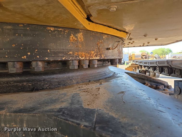 image for item EC1073 2017 Caterpillar 374F L excavator