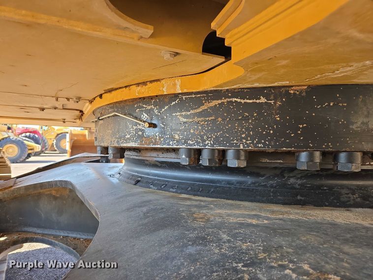 image for item EC1073 2017 Caterpillar 374F L excavator