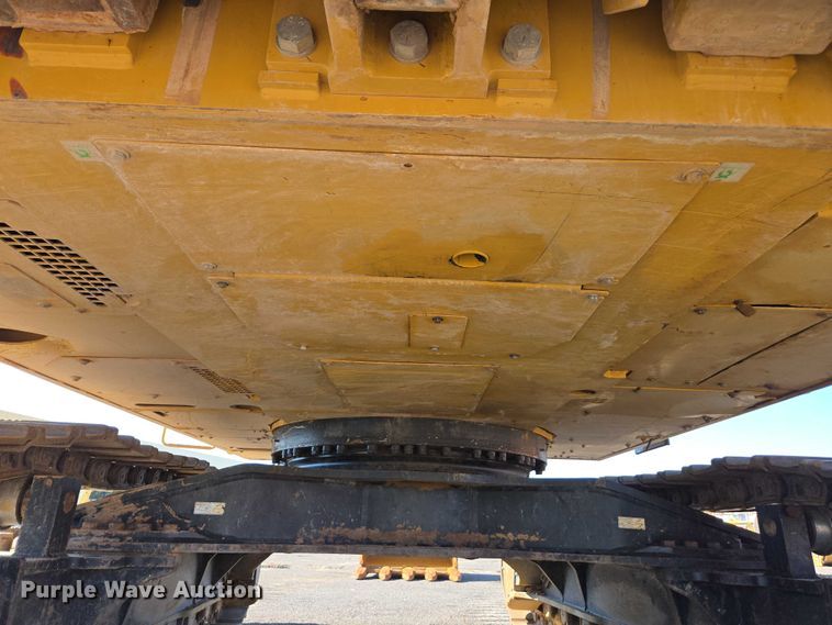 image for item EC1073 2017 Caterpillar 374F L excavator