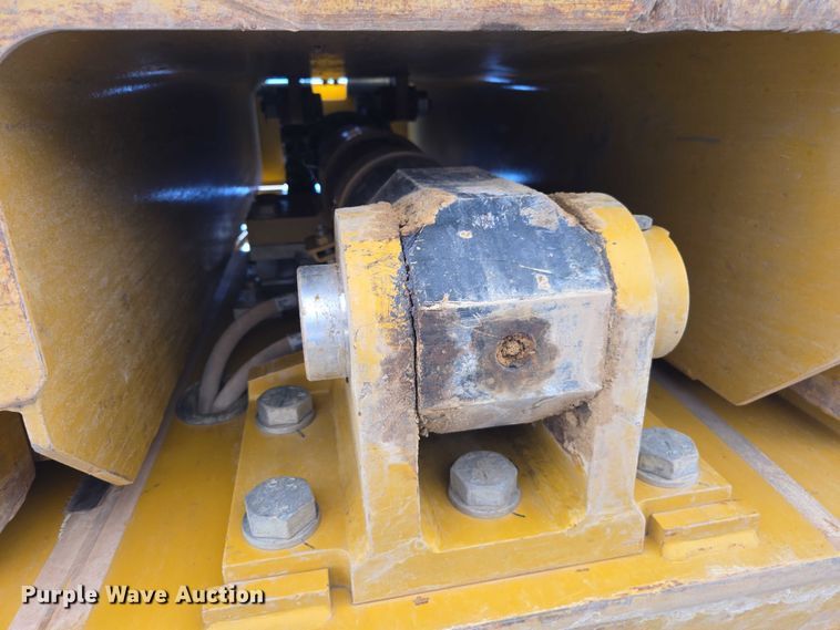 image for item EC1073 2017 Caterpillar 374F L excavator