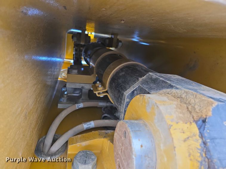 image for item EC1073 2017 Caterpillar 374F L excavator