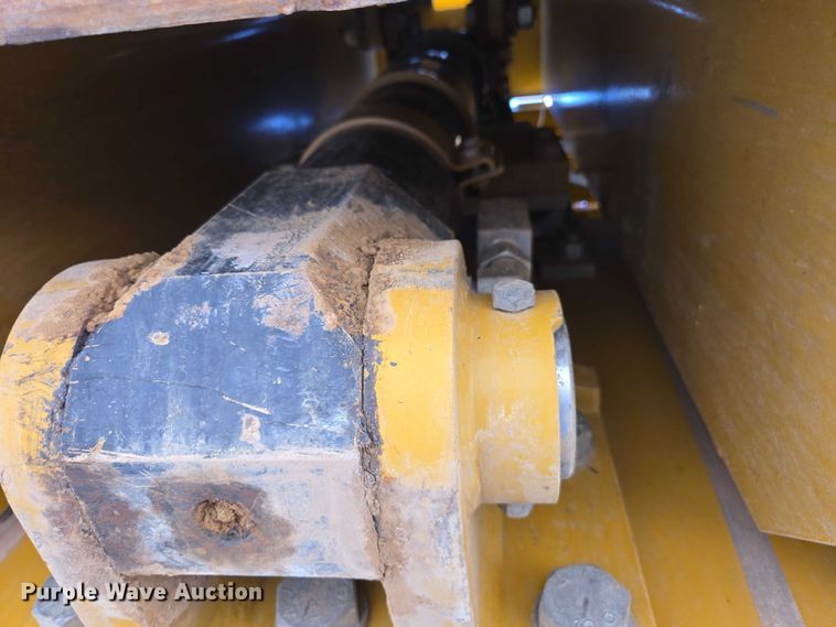 image for item EC1073 2017 Caterpillar 374F L excavator