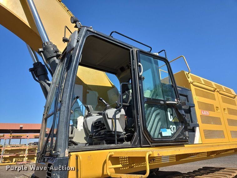 image for item EC1073 2017 Caterpillar 374F L excavator