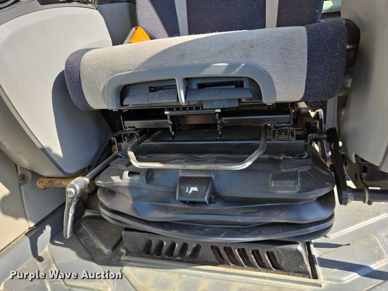 image for item EC1073 2017 Caterpillar 374F L excavator