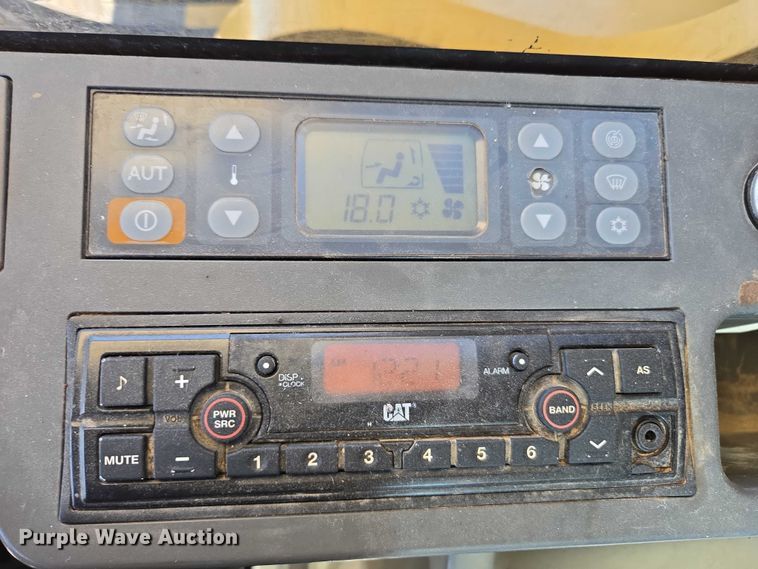 image for item EC1073 2017 Caterpillar 374F L excavator