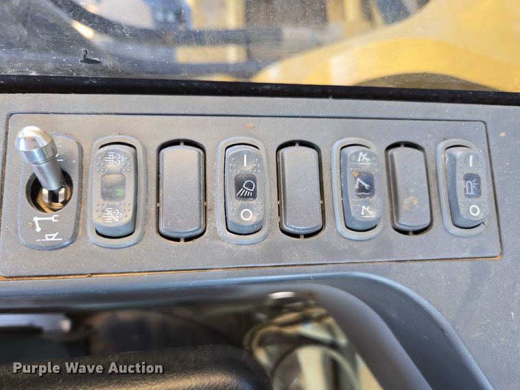 image for item EC1073 2017 Caterpillar 374F L excavator