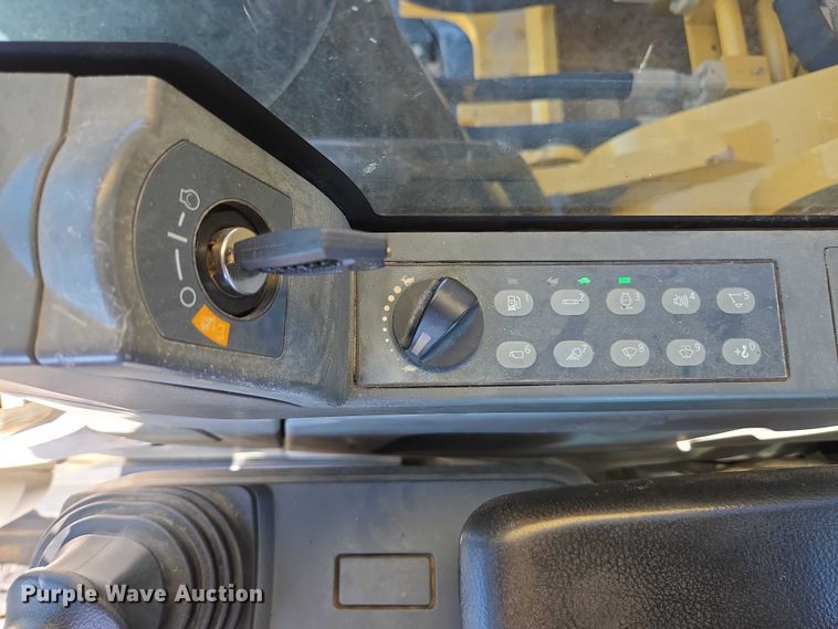 image for item EC1073 2017 Caterpillar 374F L excavator