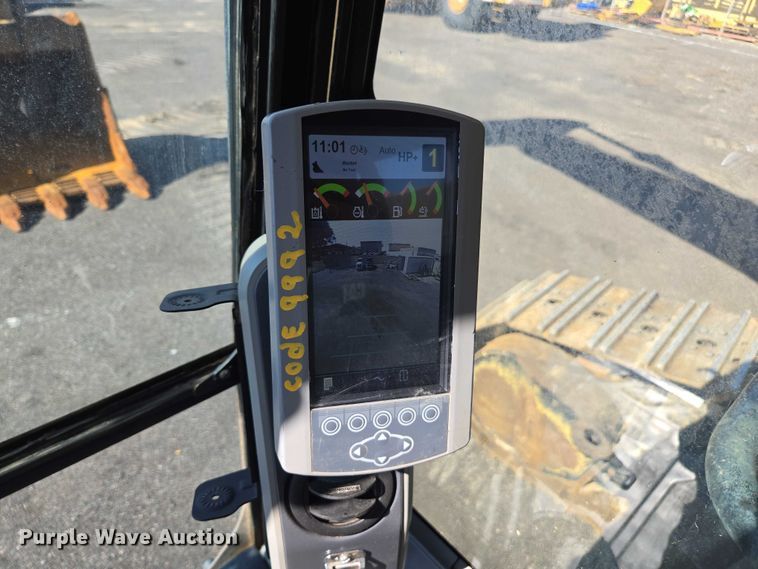 image for item EC1073 2017 Caterpillar 374F L excavator