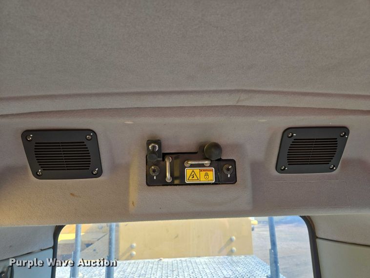 image for item EC1073 2017 Caterpillar 374F L excavator