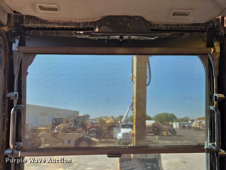 image for item EC1073 2017 Caterpillar 374F L excavator