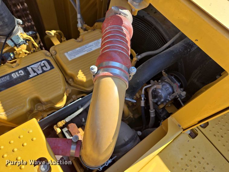 image for item EC1073 2017 Caterpillar 374F L excavator