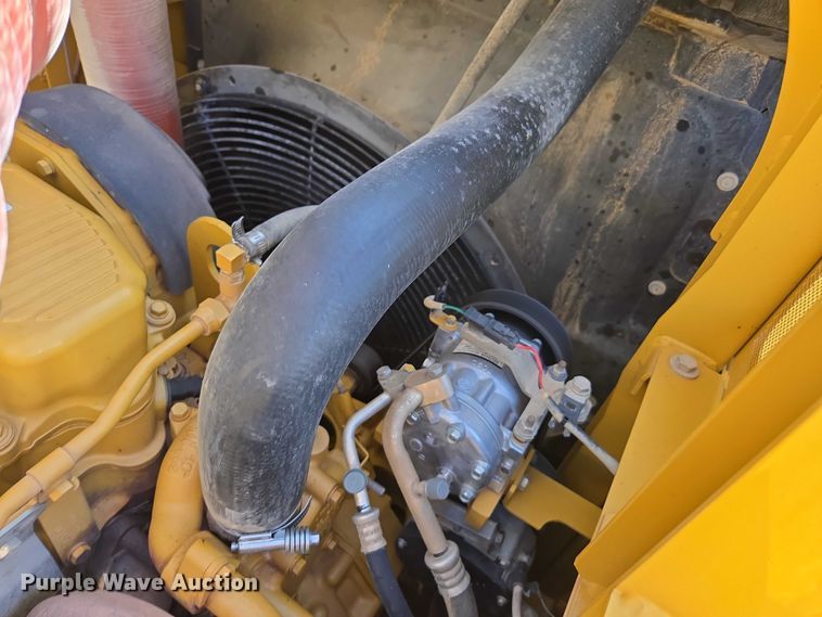 image for item EC1073 2017 Caterpillar 374F L excavator