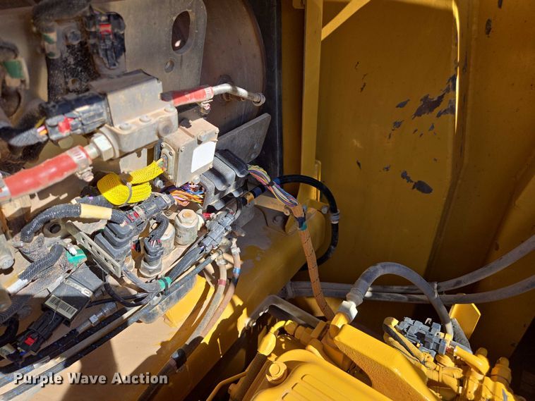 image for item EC1073 2017 Caterpillar 374F L excavator