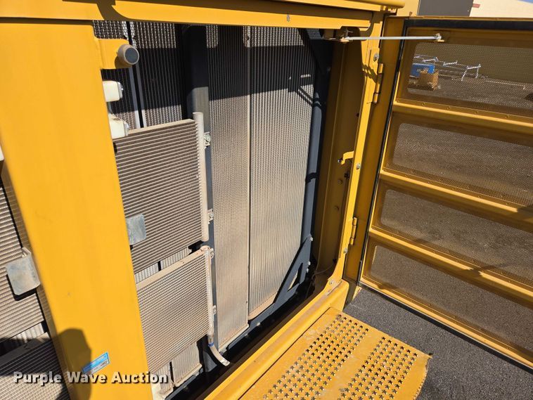 image for item EC1073 2017 Caterpillar 374F L excavator