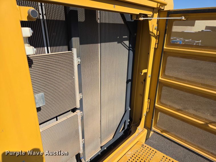 image for item EC1073 2017 Caterpillar 374F L excavator