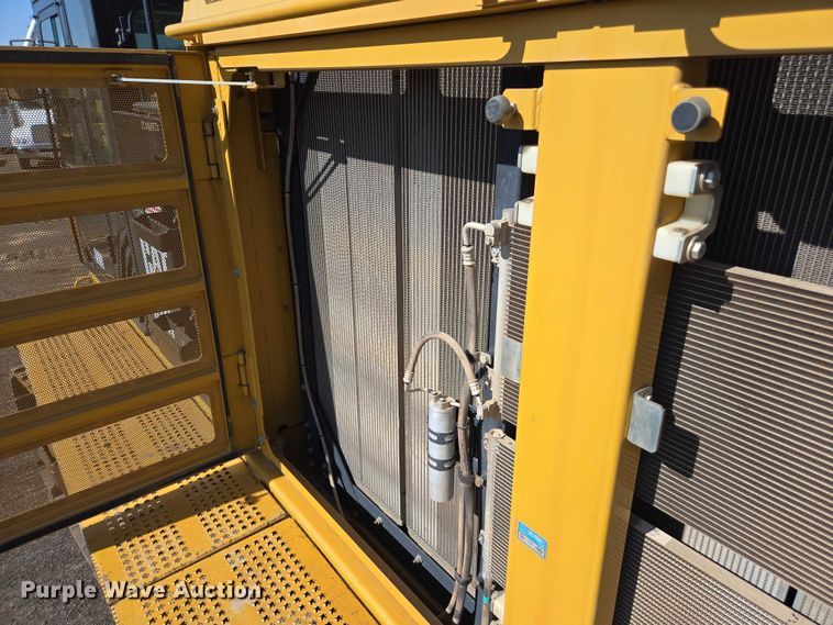 image for item EC1073 2017 Caterpillar 374F L excavator