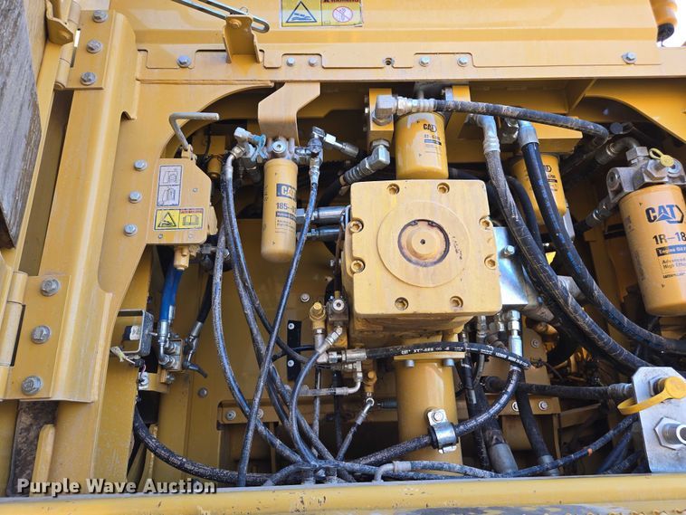 image for item EC1073 2017 Caterpillar 374F L excavator