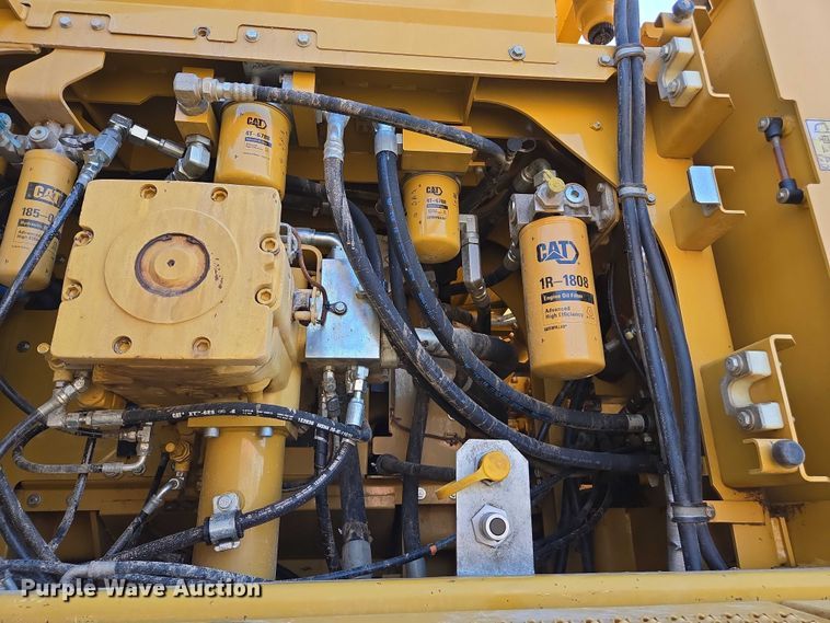 image for item EC1073 2017 Caterpillar 374F L excavator