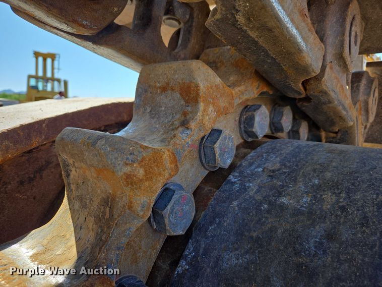 image for item EC1073 2017 Caterpillar 374F L excavator