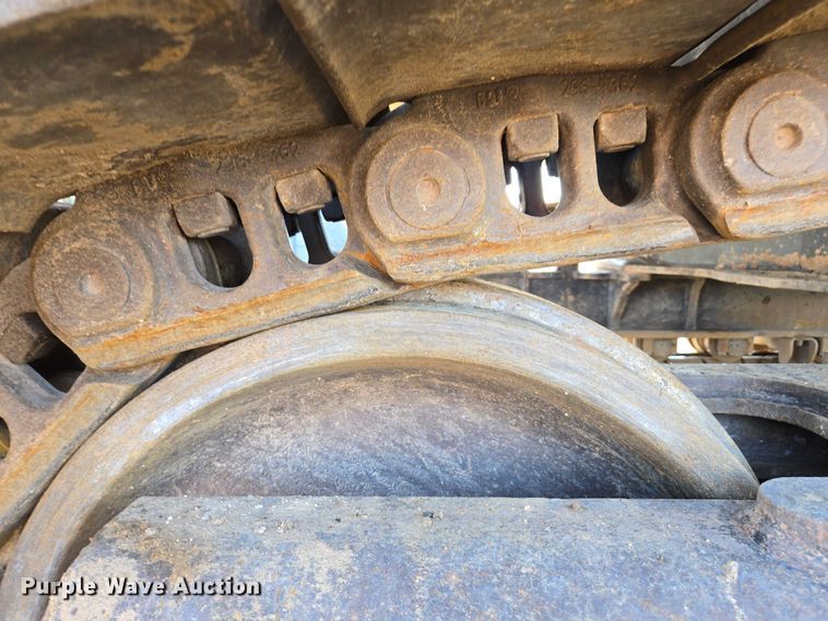 image for item EC1073 2017 Caterpillar 374F L excavator