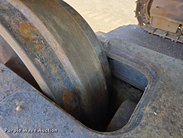 image for item EC1073 2017 Caterpillar 374F L excavator