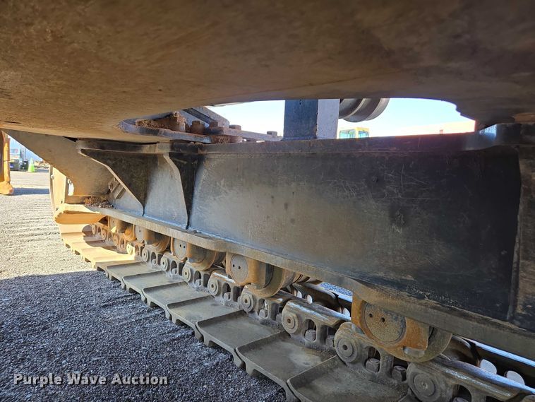 image for item EC1073 2017 Caterpillar 374F L excavator