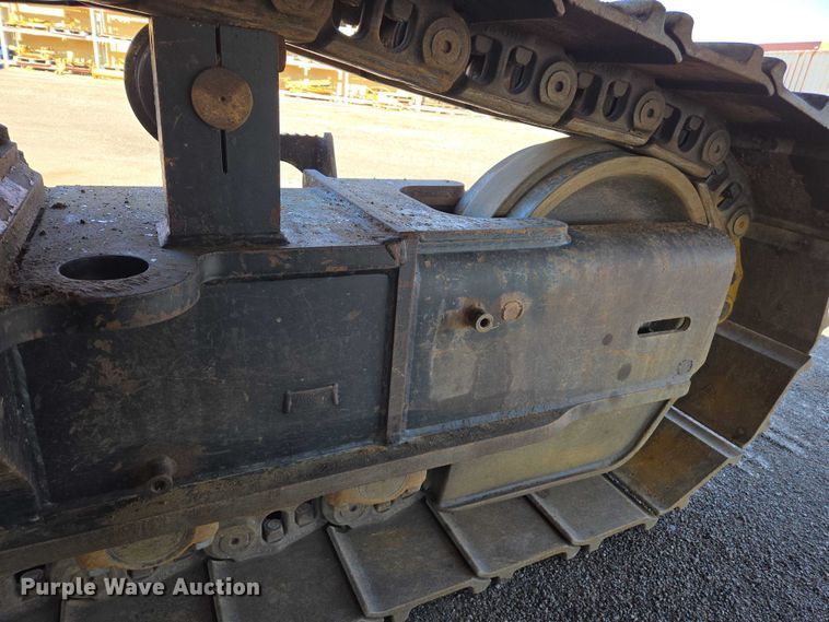 image for item EC1073 2017 Caterpillar 374F L excavator