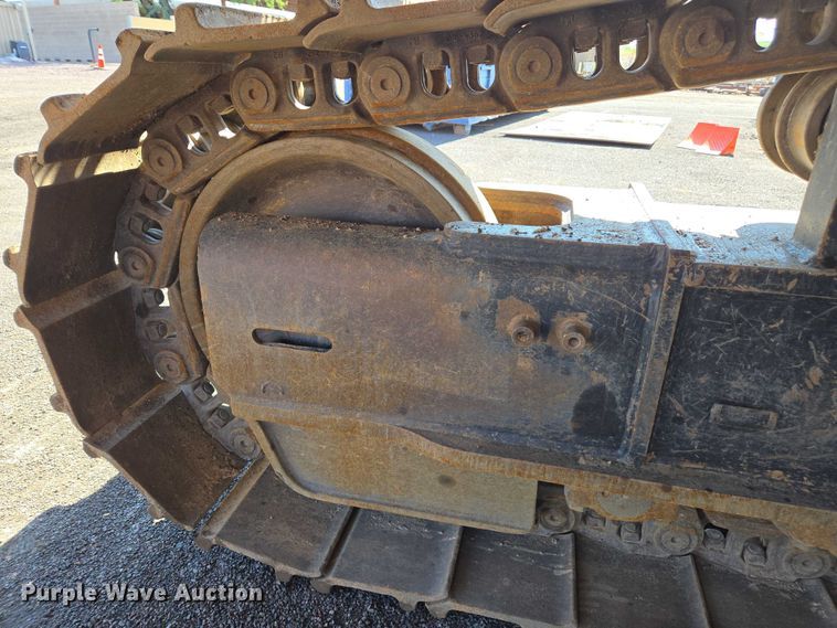image for item EC1073 2017 Caterpillar 374F L excavator
