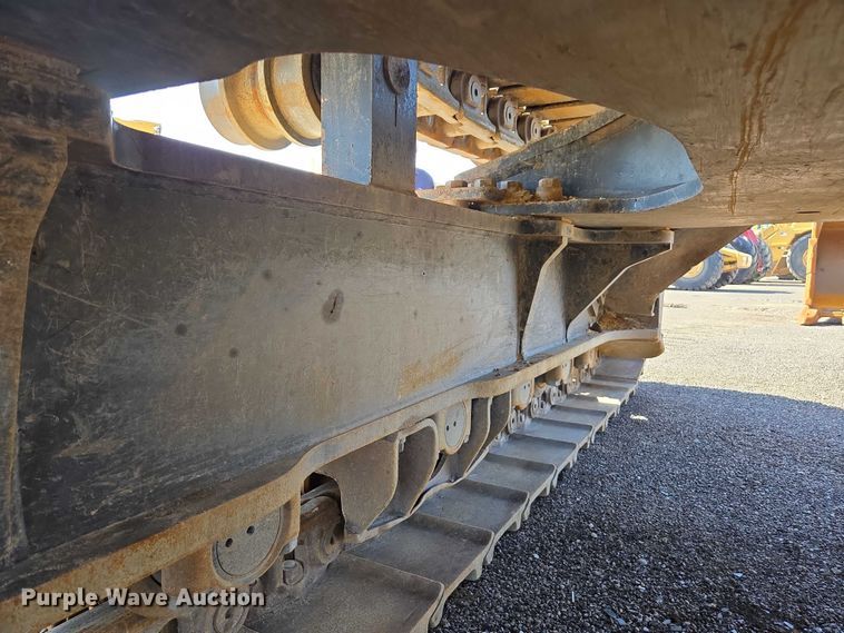 image for item EC1073 2017 Caterpillar 374F L excavator