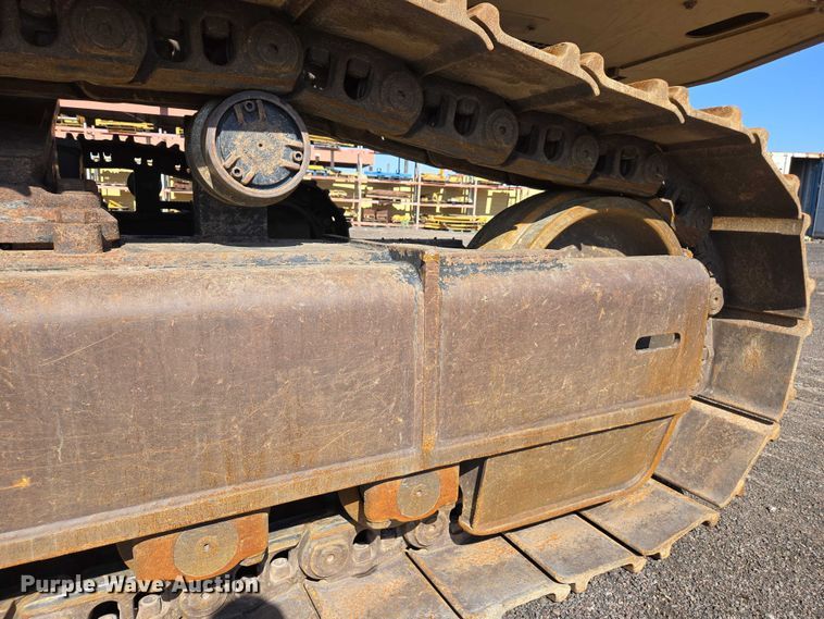 image for item EC1073 2017 Caterpillar 374F L excavator