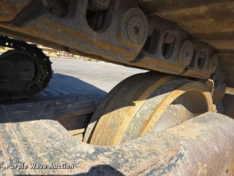 image for item EC1073 2017 Caterpillar 374F L excavator