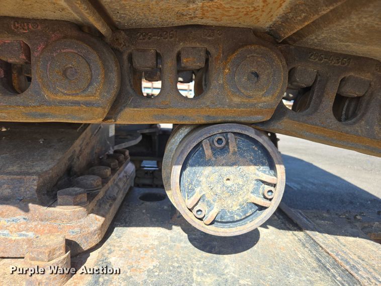 image for item EC1073 2017 Caterpillar 374F L excavator