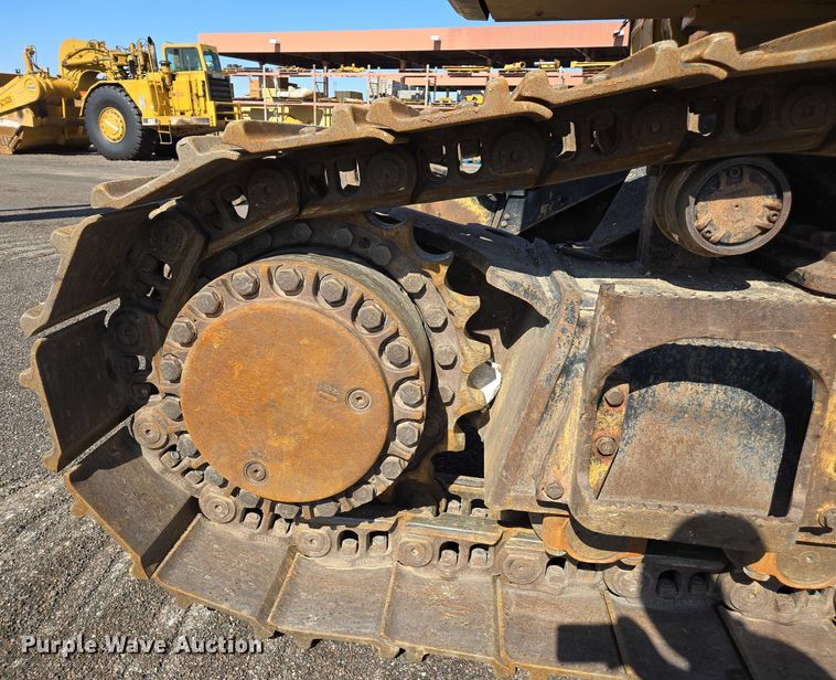 image for item EC1073 2017 Caterpillar 374F L excavator