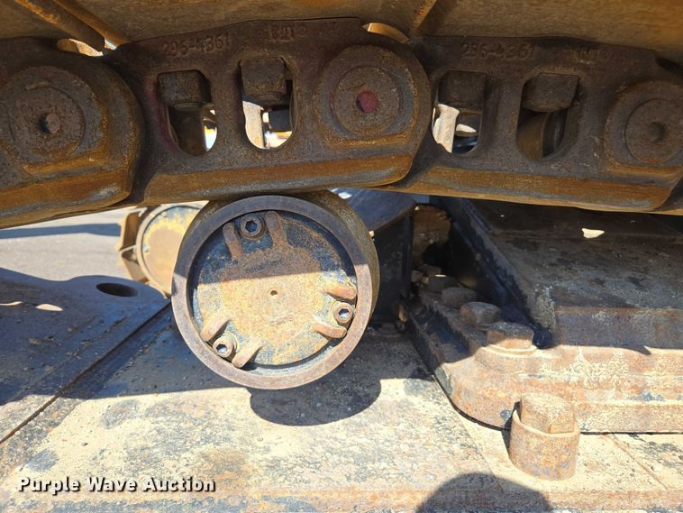 image for item EC1073 2017 Caterpillar 374F L excavator