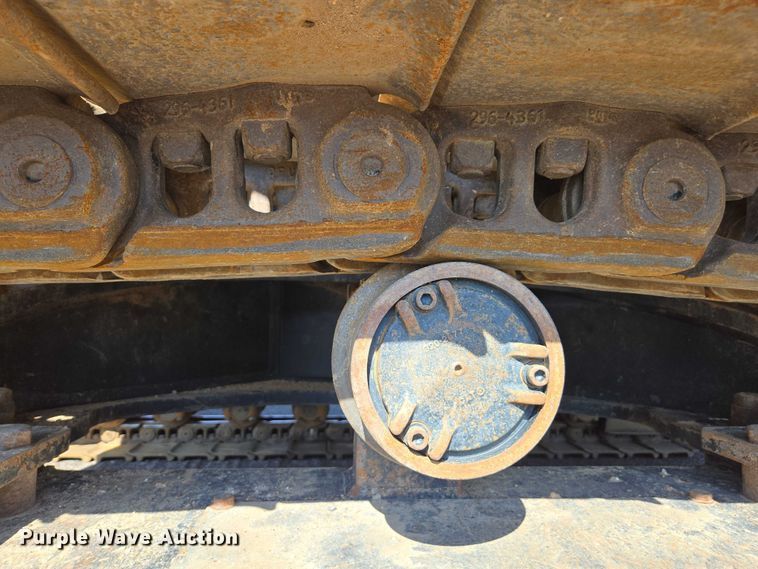 image for item EC1073 2017 Caterpillar 374F L excavator