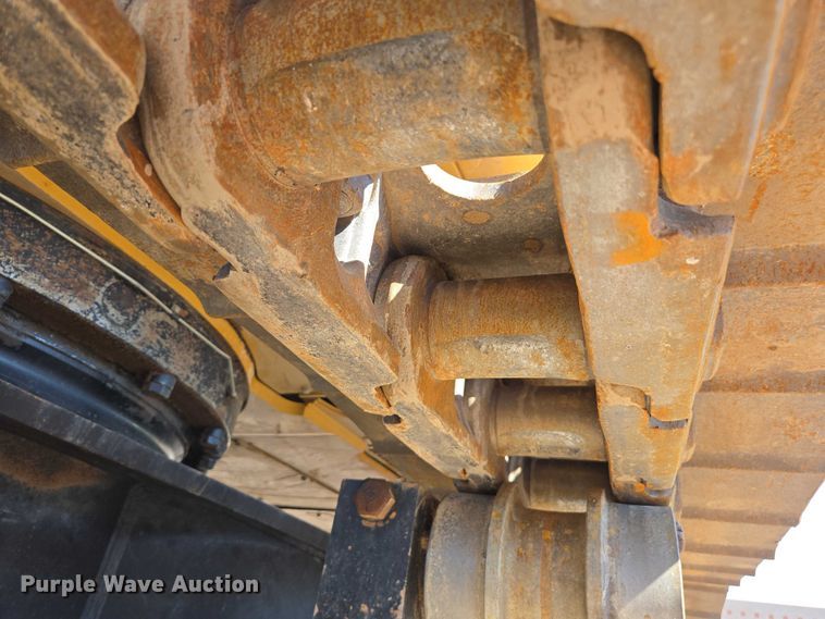 image for item EC1073 2017 Caterpillar 374F L excavator